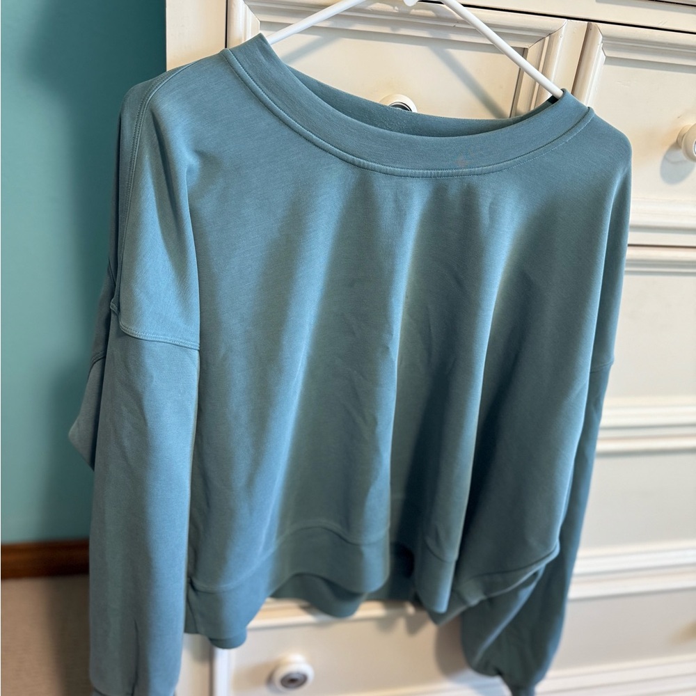 Lululemon Athletica green Boxy Long Sleeve Sweatshirt